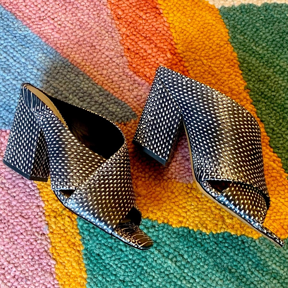 Nordstrom 1.State Graible Black and White Snakeskin Patterned Mule SZ9/40